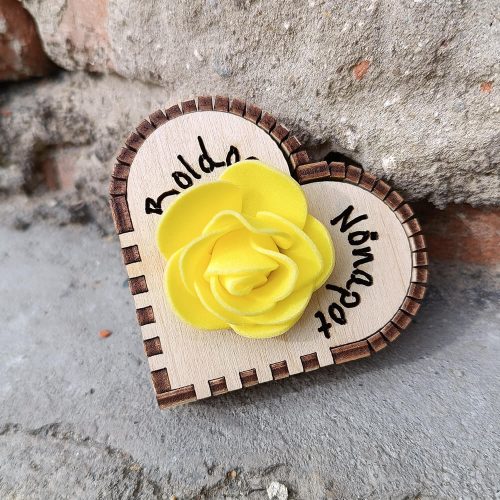 Szív alakú mini rózsa box - Sárga rózsával